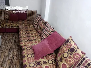  3 طقم كنب خليجي مستعمل ارضيه خشب يغطي غرفه 4*4