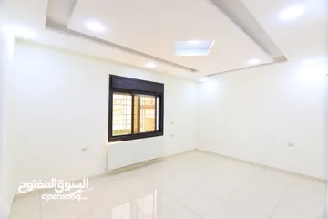  43 شقة مع روف مميز باجمل مناطق عمان بتشطيبات مميزة واطلالة رائعه مساحة 207م