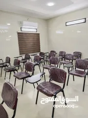  4 كرسي محاضرات اوفال منجد ذراع متحرك للمراكز الثقافية والقرآنية