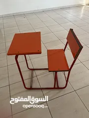  4 مقاعد مدرسية مستعملة للبيع