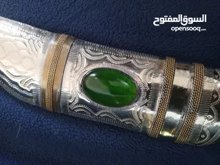  2 خناجر فريده مشغوله يدويا عاج مطعم فضة وفولاذ الله يبارك