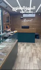  2 محل للبيع بالخلو  مساحة المحل 60 م + 60 م طابق تاني المحل عبارة عن بابين ديكور فخم جداً