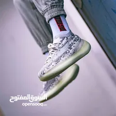  1 حذاء رياضة شكل حديث ومميز