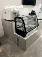  1 ثلاجه عرض للكيك جديده لم تستخدم