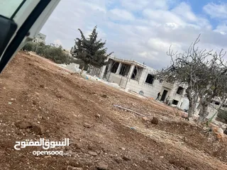  14 فيلا عظم 560م على قطعة أرض 1035متر على شارع البترا للبيع