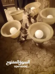  2 طقم كنب خشب زان بحالة جيده جدا 9مقاعد اربع مفردات ثلاثيه ومجوزة مع السجاده وثريات عدد اثنين