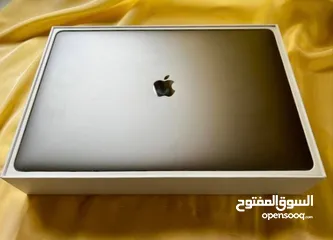  1 MacBook pro 2017 i7 15.4 inche
