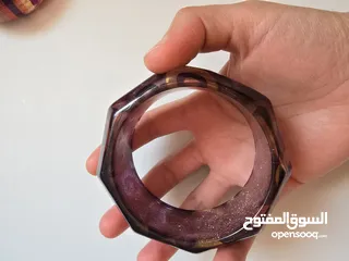  5 اساور زجاجية ملونة جميلة كبيرة