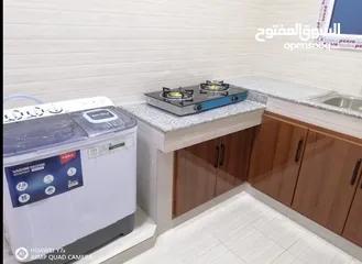  4 سويت عباره عن غرفه كبيره ومطبخ ودوره مياه للإيجار الشهري والسنوي في بيت جديد بجنب إشارةعوقد الرئيسيه