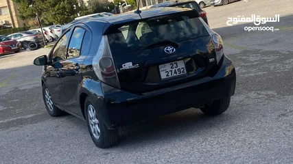  11 TOYOTA PRIUS C 2012للبيع كاش او اقساط