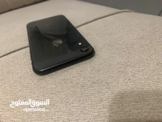  4 ايفون xr استعمال خفيف بطاريه 100 ما في اي خدوش ومو مصلح بس مغير بطارية بحاله الوكاله