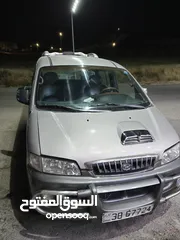  3 هيونداي ستاريكس