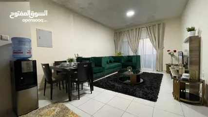  4 غرفه وصاله مفروش فرش نظيف للايجار الشهري علي كورنيش عجمان