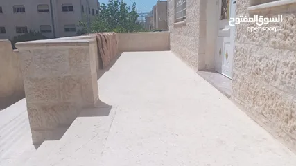 2 منزل للبيع مكون من 3 طوابق ومساحات خارجيه واسعه على شارعين
