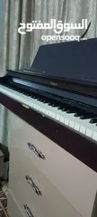 4 بيانو roland نضيف جدا