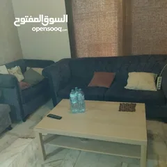 1 طقم كنب 7 مقاعد  بحاله جيده جدا لايوجد اي كسر أو حرق وليس بحاجه الى صيانه فقط تنضيف بسيط