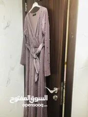  2 فستان قطيفه فيه لمعه خفيفه مع عقد لولي ماركة تركية