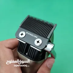  4 ماكينة حلاقة رجاليه مع قاعدة شحن لسهولة شحنها بمحرك مغناطيسي 41دوره بالدقيقه