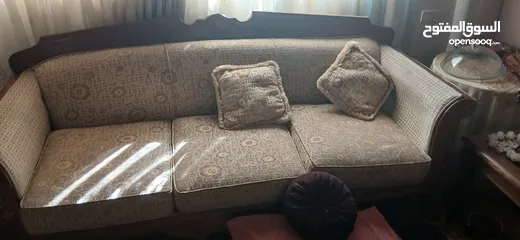  2 طقم كنب بحالة الوكاله مع طاولات