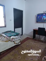  7 شقة مفروشة بنظام سويت مقابل الجامعة الاردنية بداية طلوع نيفين من المالك مباشرة / عمارة عائلية