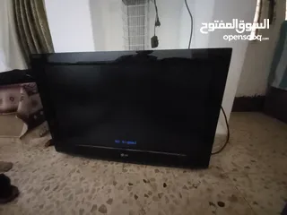  4 شاشة ال جي 32 انش  ال سي دي شغاله ما بيها اي مشكله