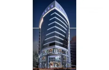  6 مكتب للبيع 30 متر بالعاصمة 30 متر يطل على سوق الدهب ومحطة المونوريل والمساحة الخضراء