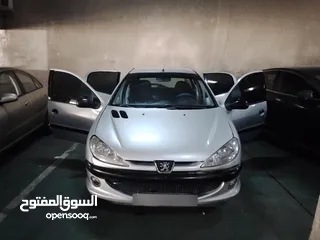  14 سياره بيجو  206  موديل  2006  للبيع  لون فضي   بحاله جيده جدا