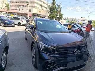 2 Id 6 crozz pro  اعلى صنف بحالة الوكالة 7 مقاعد للبيع المستعجل كاش وليس بدل