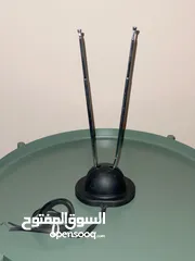  22 تلفزيونات مميزة عدد 2 وانتينات للتلفزيونات قديمة عدد 3. لطفا اقرأ الوصف.