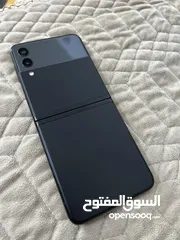  4 Z flip3 5g الجهاز حلو ومرتب  بي نقطه خضره صغيره فقط مكان شعب