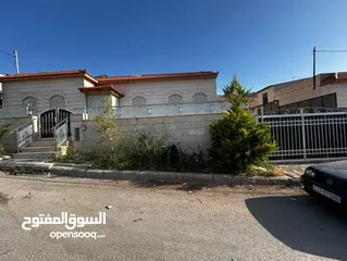  12 بيت مستقل في اجمل مناطق الزرقاء