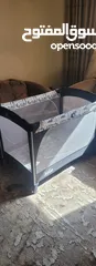  1 سرير اطفال بسكليت .