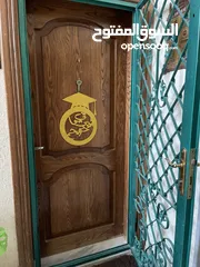  1 باب خشب صلد بلوط + باب حديد بحالة ممتازة