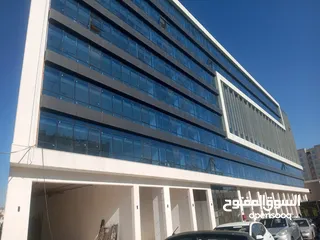  2 معارض ومكاتب تجاريه للايجار في موقع مميز جداً