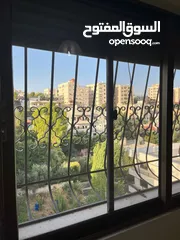  18 شقة للبيع في المهندسين 350 متر مربع طابق 3 مع روف كبير مميزة جداً من المالك