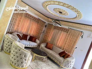  1 طقم صالون مستعمل 3 سنين الطقم كتير ثقيل وحلو بدي ابيعو من الاخر 2500₪ التوصيل عليكو