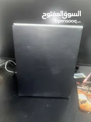  3 Xbox one s  مستعمل مع يد تحكم لا يوجد التوصيل الا لاماكن قريبة +مستعملة +اسلاكها
