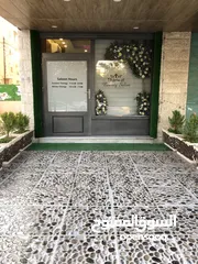  7 صالون سيدات  على شارع  رئيسي للبيع