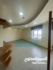  8 مكتب فاخر للايجار في شارع عبدالله غوشة (مجمع الحسيني) طابق عالي باطلالة