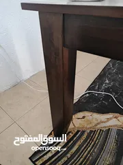  4 طاولة ( مكتب) خشب ثقيل و متينة مقاس 2 متر * 1 متر للبيع بسعر 90 دينار