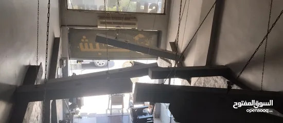  4 محل للبيع موقع مميز جداً