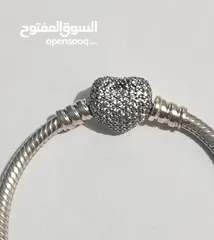  4 PANDORA Silver bracelet with heart-shaped clasp with some charms سوار باندورا فضة بشكل قلب مع إضافات