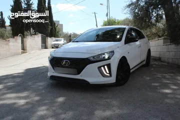  13 هيونداي أيونيك هايبرد 2018 – IONIQ HYBRID Black Edition