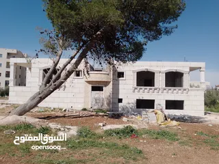  26 فيلا عظم 560م على قطعة أرض 1035متر على شارع البترا للبيع