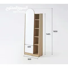  3 مرآة بطول كامل لطلّتك اليومية  تحتوي على 4 رفوف جانبية مخفية خلف دفة المرايا – لتنظيم مستلزماتكم