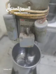  1 عده مطعم  ماكنه حمص ومجلى وصاج فلافل وجره فول ستيل