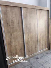  3 غرفة نوم بلون خشبي مميز