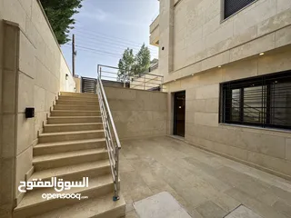  15 شقة مميزة باجمل مناطق النخيل مساحة 233م داخلي + 330م خارجي مع حديقة طابق شبه ارضي