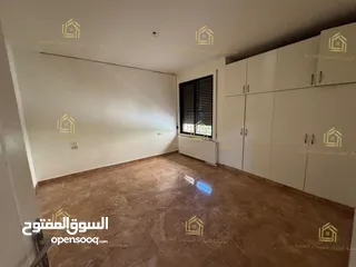  7 شقة مميزة - خلدا - 4نوم 1ماستر - 300م داخلي - ارضية مع ترسات وحديقة بمساحة 400م - قرب الخدمات