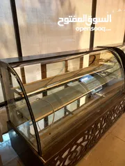  3 ثلاجات عرض كيك/ دلي للبيع بسعر مغري